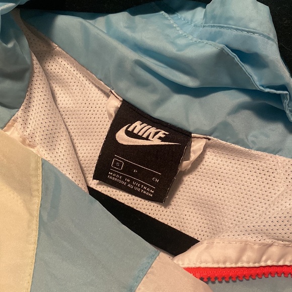 Nike wind/rain jacket - Picture 2 of 6